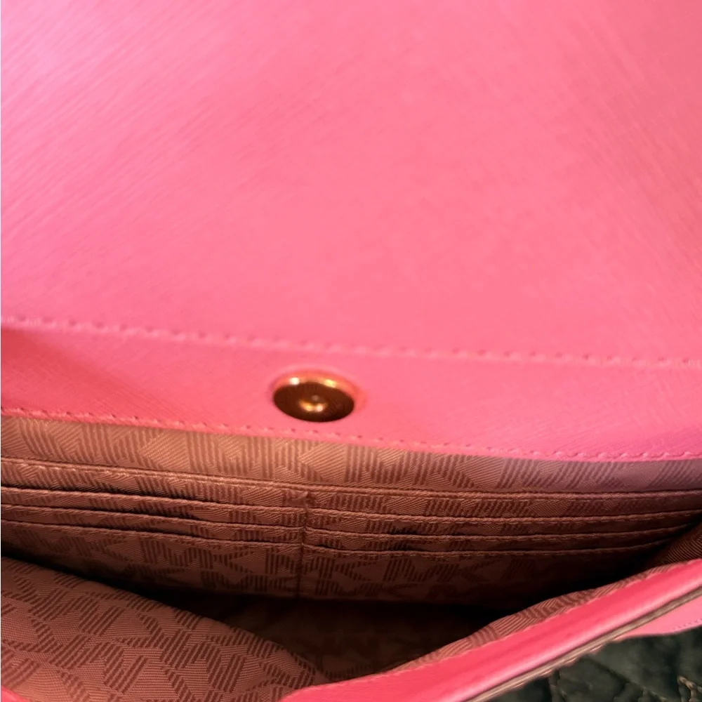 BARELY USED…… MICHAEL KORS JET SET PINK MEDIUM TOTE w/MATCHINGVWALLET - Picture 3 of 12